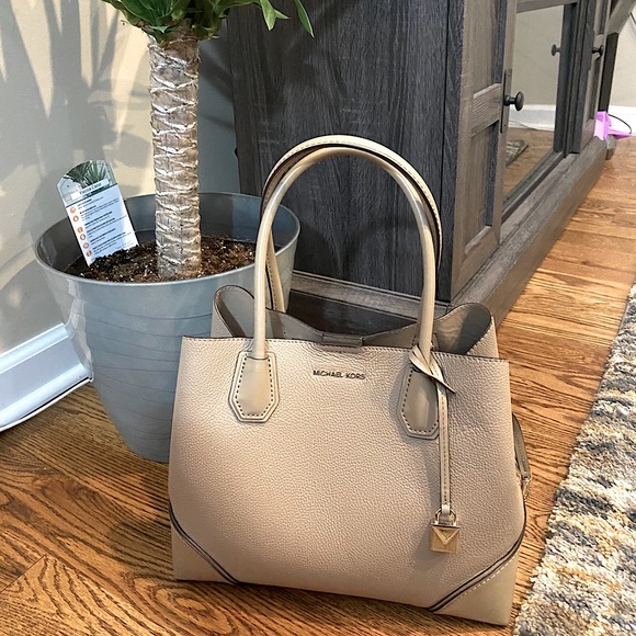 MICHAEL Michael Kors Handbags - •Michael Kors• Mercer gallery medium satchel